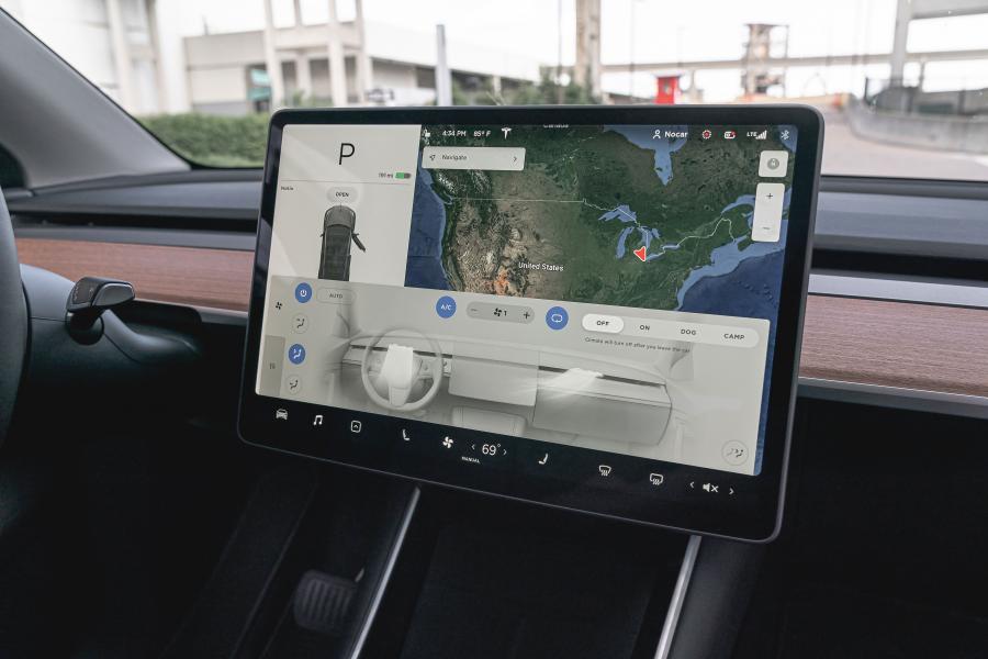 Панель приборов Tesla Model Y Long Range 2020 года  (NA) (фото 13 из 28)